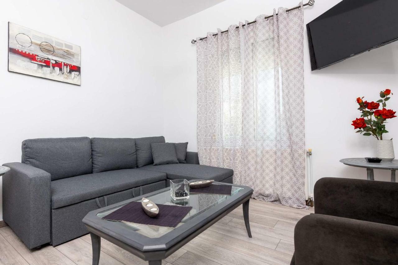 Anastasia'S Apartment ลีเมนาส ภายนอก รูปภาพ