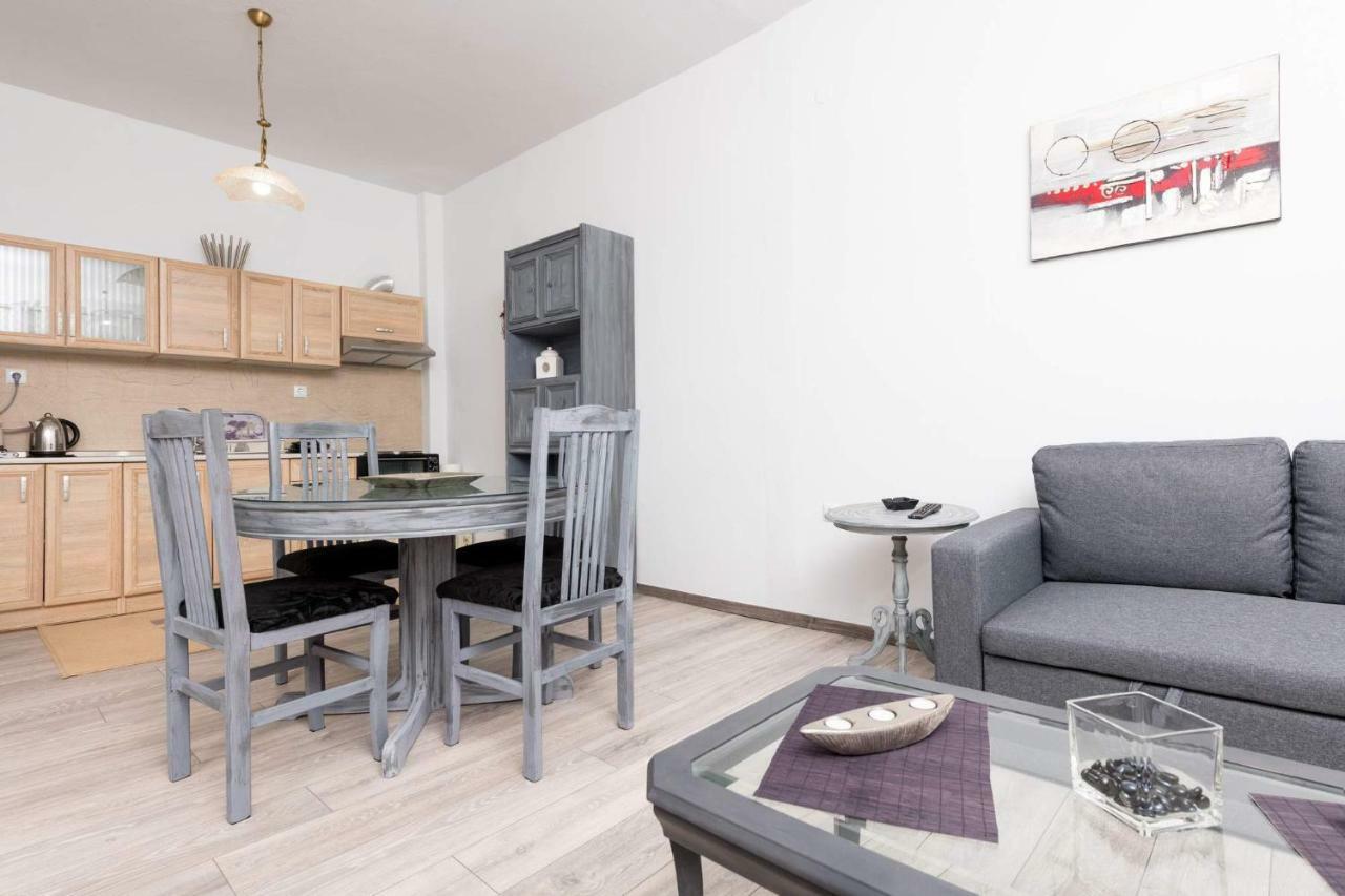 Anastasia'S Apartment ลีเมนาส ภายนอก รูปภาพ